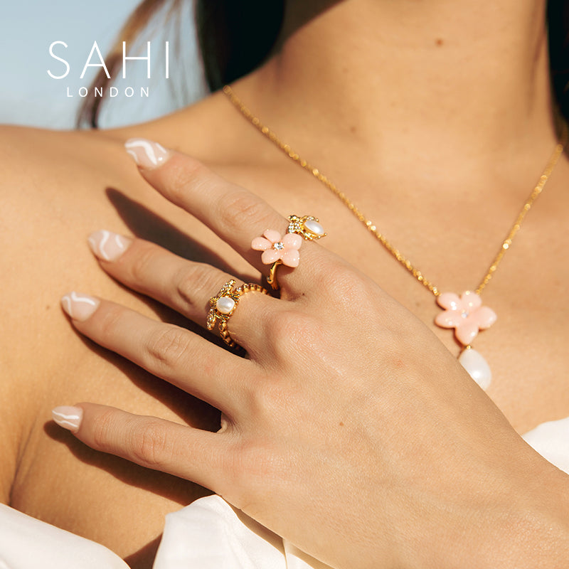Sahi Pearl Bee & Flower Ring